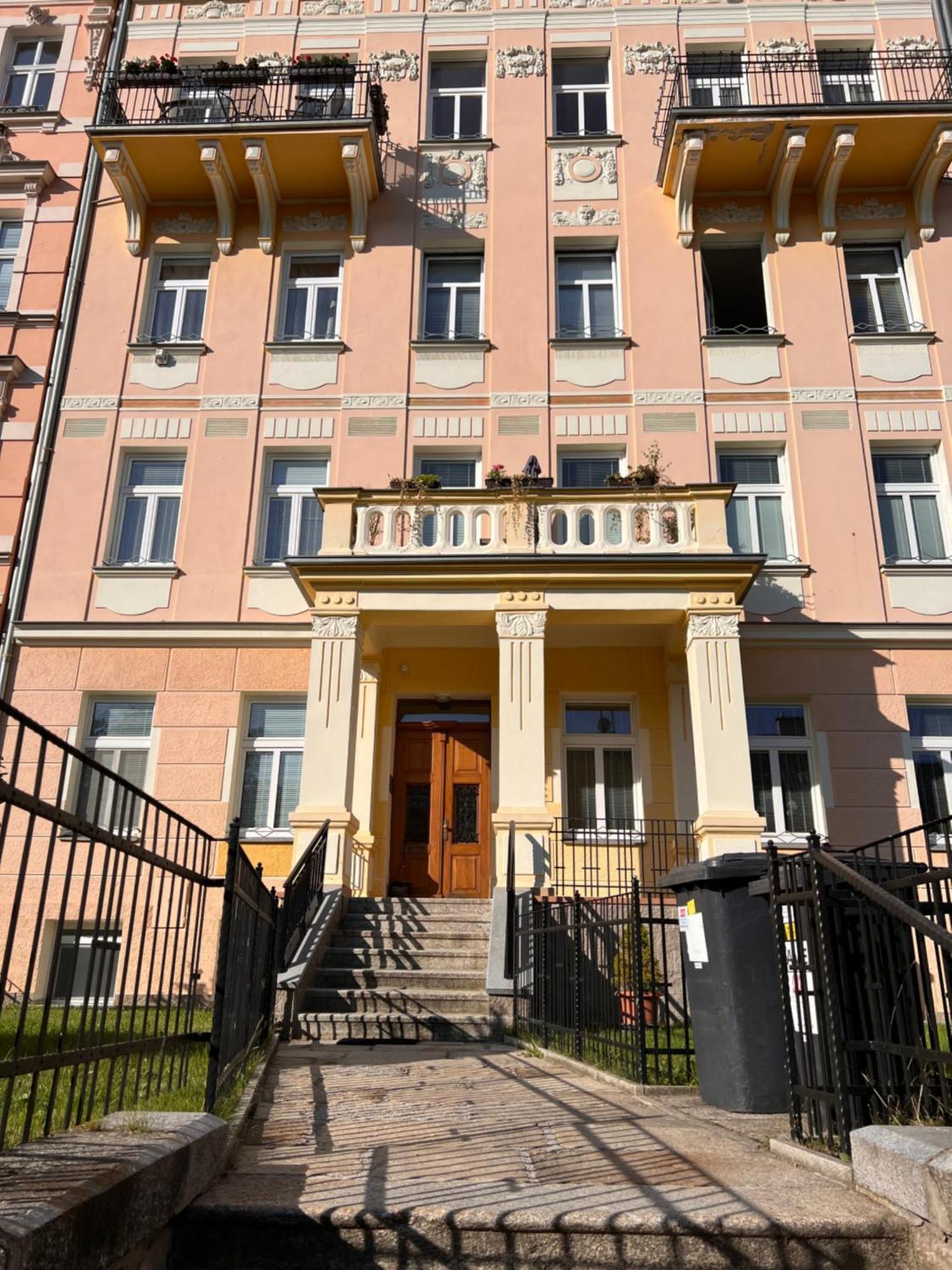 Jurincom Apartments Na Vyhlidce 卡罗维发利 外观 照片