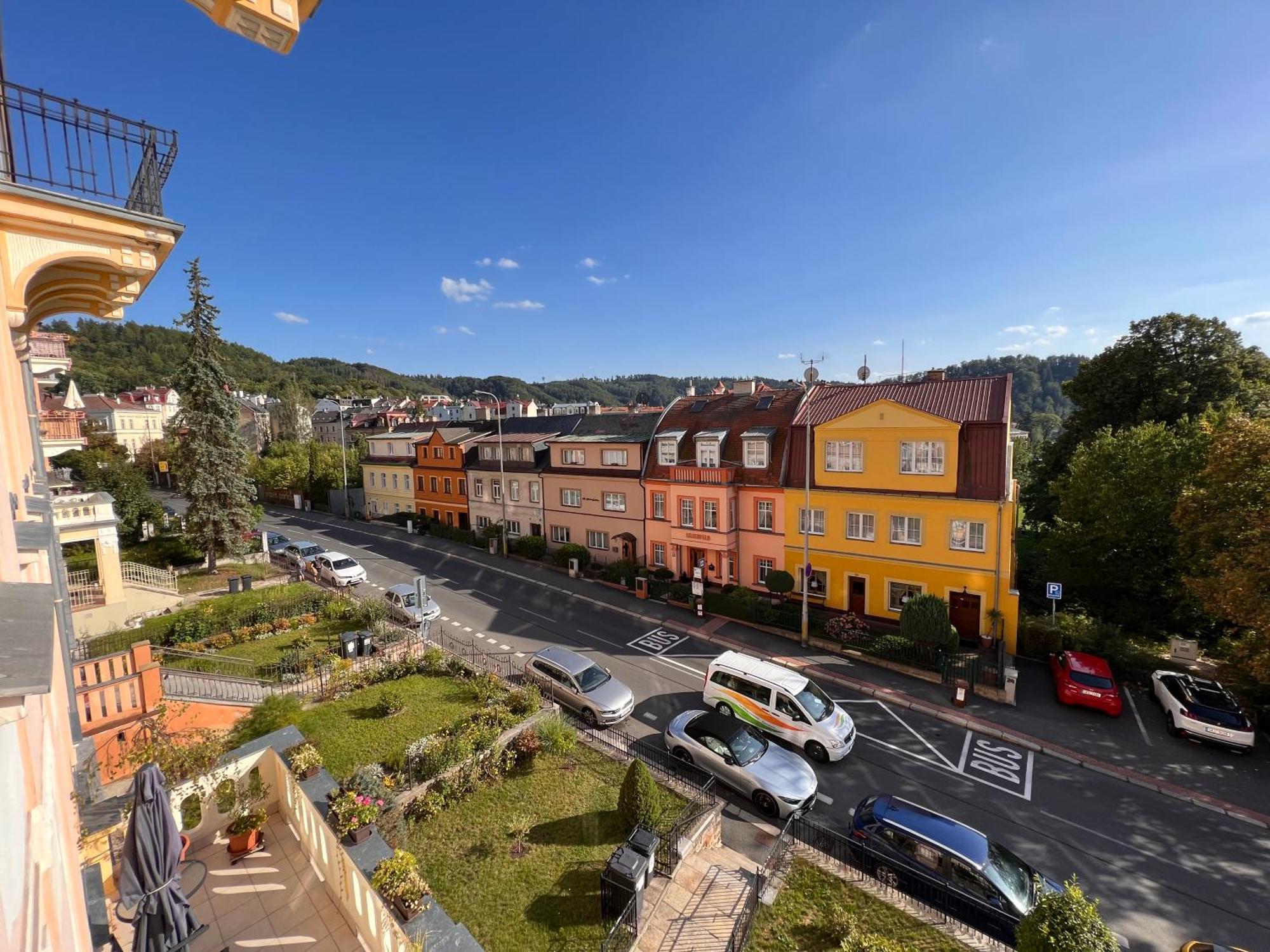 Jurincom Apartments Na Vyhlidce 卡罗维发利 外观 照片