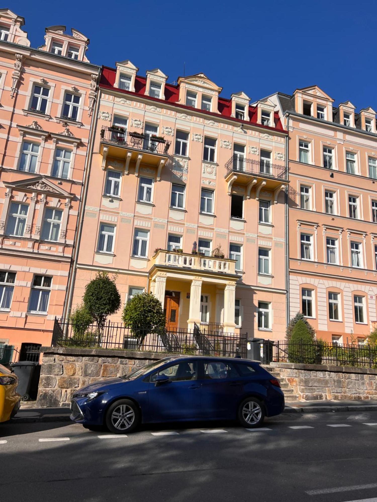 Jurincom Apartments Na Vyhlidce 卡罗维发利 外观 照片